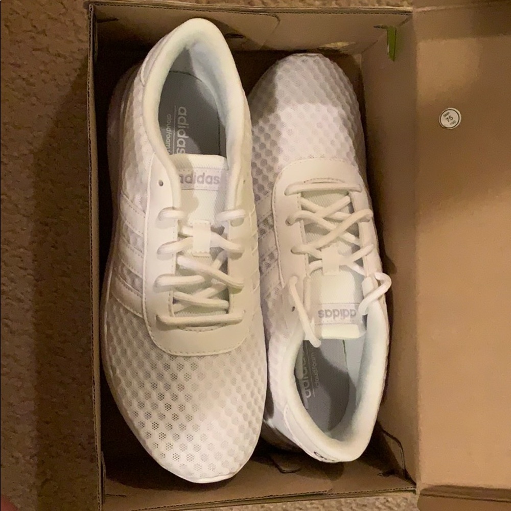 White Adidas- Lite Racers - Picture 2 of 3